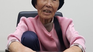 ‘떠나는 사람들의 넋을 위로하다’...59년 째 수의 짓고 있는 최재선 할머니